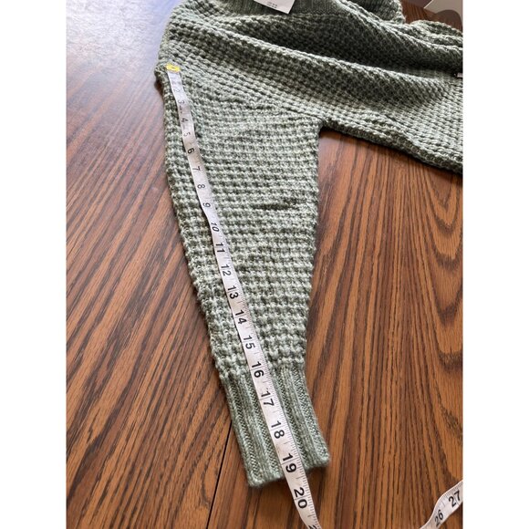 American Eagle Outfitters celery green v-neck sweater size XS NWT - Picture 10 of 10